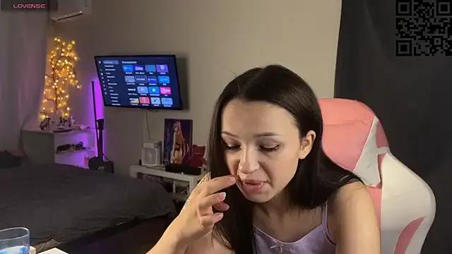 ella_simons from StripChat is Freechat