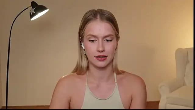ella_twinkl from StripChat
