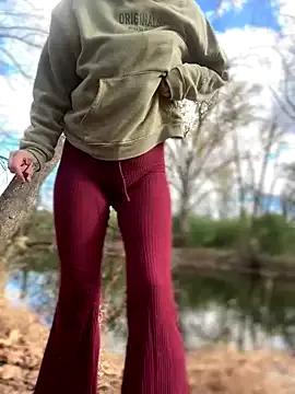 EllieELf from StripChat is Freechat