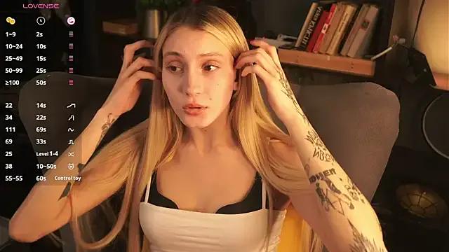 Ellliefrost from StripChat