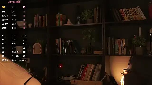 Ellliefrost from StripChat