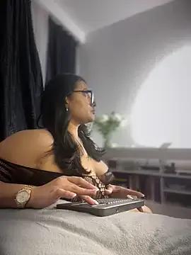 Elyross1_ from StripChat is Freechat