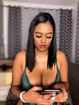 Emiilove from StripChat is Freechat
