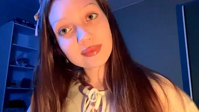 EmiIyKitty from StripChat is Freechat