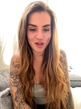 EmiliaCatalina from StripChat is Freechat