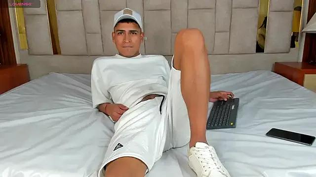 Emiliano_Reyes from StripChat is Freechat