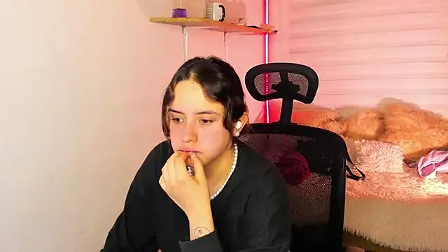 Emily_Lindey from StripChat is Freechat