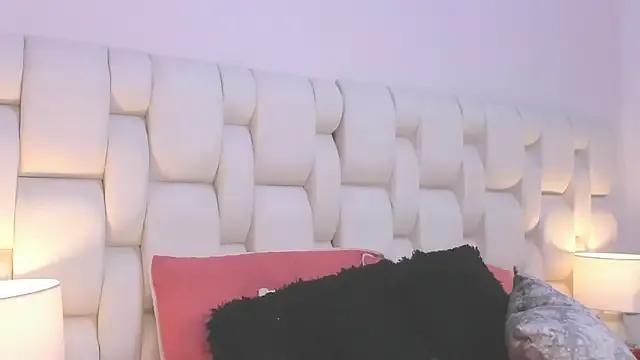 Emilyrios_ from StripChat is Freechat