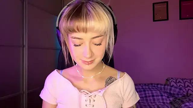 EmilySkyline from StripChat is Freechat