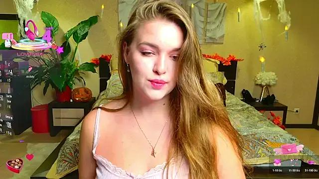 EmilyWhispers from StripChat is Freechat