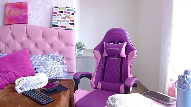 Emma-Flowers from StripChat is Freechat