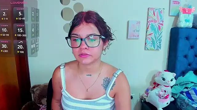 Emma_boo from StripChat is Freechat