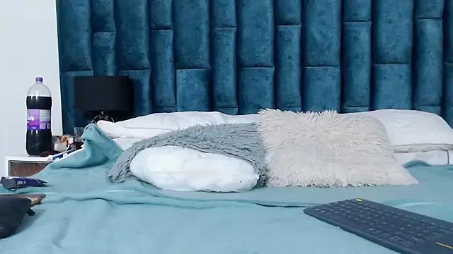 Emma_Foxi from StripChat