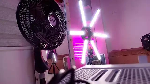 emma_madi from StripChat