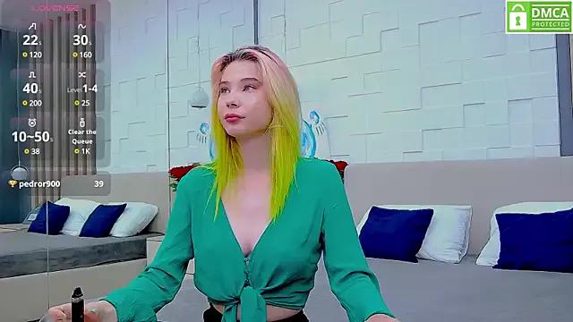 Emma_plux from StripChat