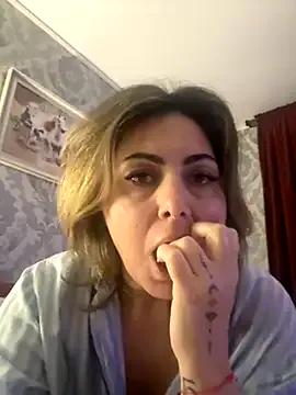 Emma_roqueen from StripChat is Freechat