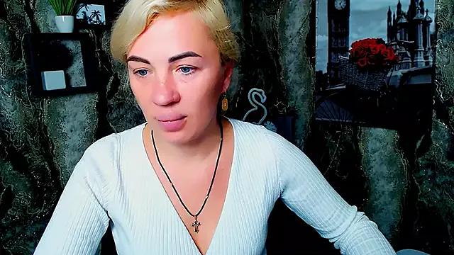 EmmaCat_ from StripChat is Freechat