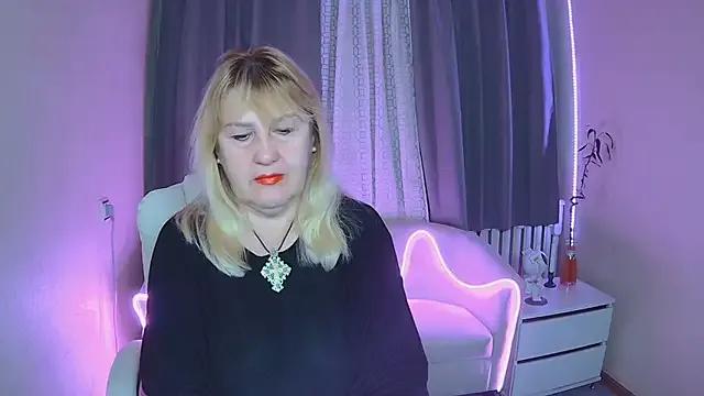 EmmaEllison from StripChat is Freechat