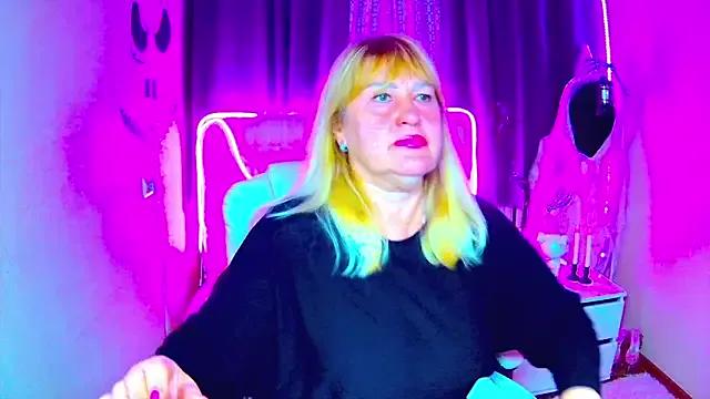 EmmaEllison from StripChat is Freechat