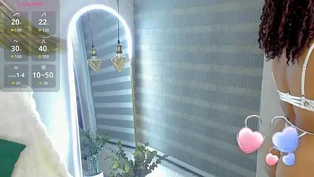 EmmaFerrary from StripChat is Freechat