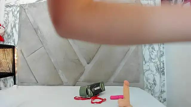 EmmaHollis from StripChat is Freechat