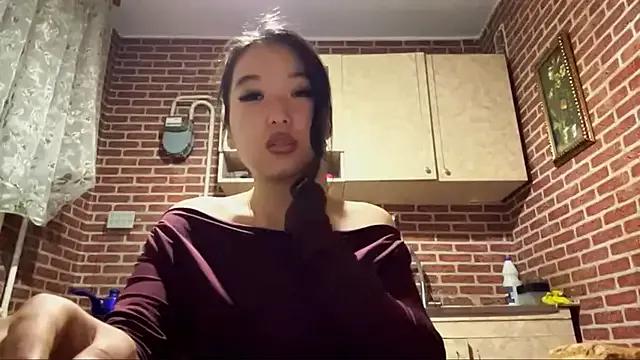 EmmaLeexth from StripChat is Freechat