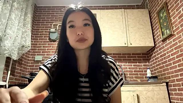 EmmaLeexth from StripChat is Freechat