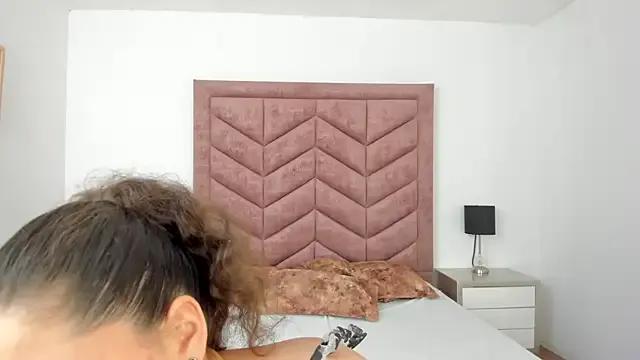 Emmalorez__ from StripChat is Freechat