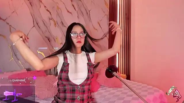 Emmiicute from StripChat is Freechat