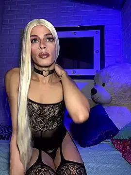 emperatrizhotwolf from StripChat is Freechat