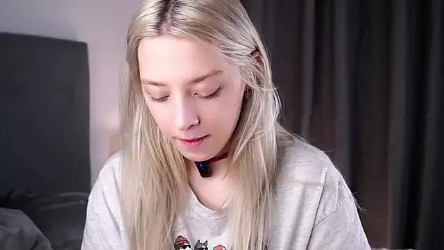 EngelFugler from StripChat is Freechat