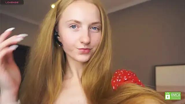 EsmaCarll from StripChat is Freechat