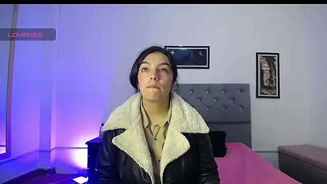 Esmeraldaa- from StripChat is Freechat