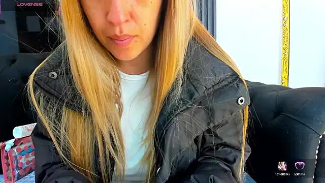 EvaaLovia1 from StripChat is Freechat