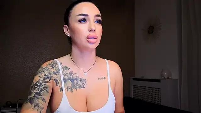 EvaXXRoseXX from StripChat is Freechat
