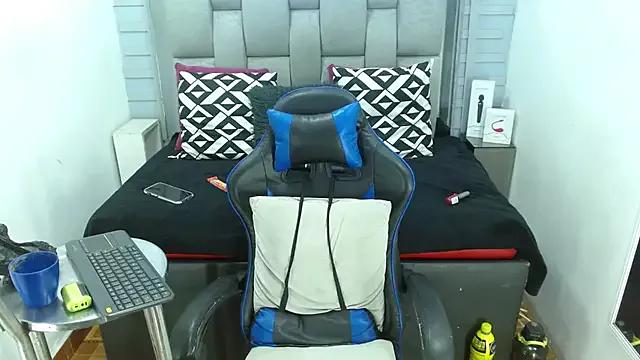 evelin_zaens from StripChat
