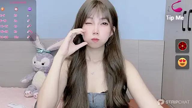 Evelyn-168 from StripChat is Freechat