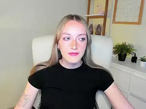 EvelynBlond from StripChat