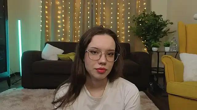 FabiolaCowing from StripChat is Freechat