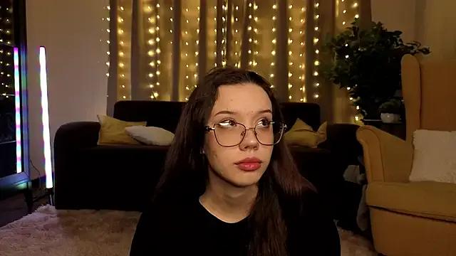 FabiolaCowing from StripChat is Freechat