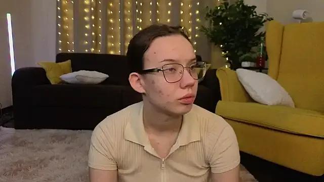 FabiolaCowing from StripChat is Freechat