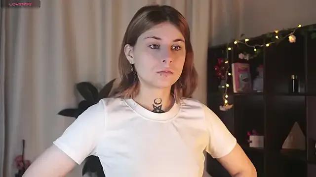 FifiGlow from StripChat is Freechat