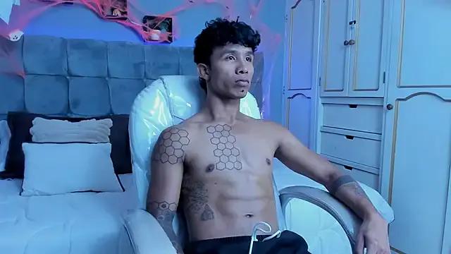 Frank98_ from StripChat is Freechat