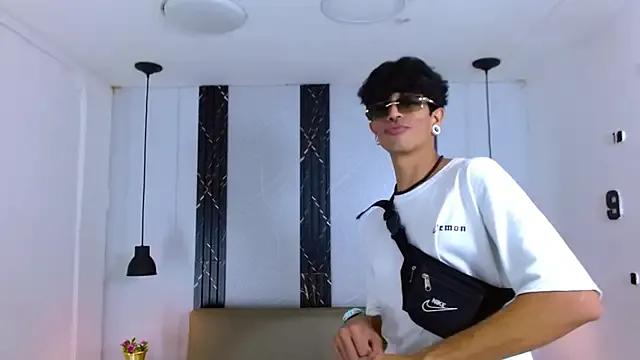 Franvill_Trato from StripChat is Freechat