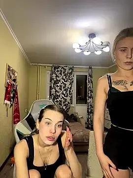 girls_n_roses from StripChat is Freechat