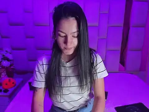 Gisell_Squirt_ from StripChat is Freechat