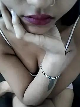 Glowing__queen from StripChat is Freechat