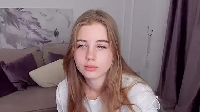 GoldenMirage from StripChat is Freechat