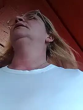 Goldenndoll from StripChat is Freechat