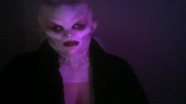 GothQueenCatrianna from StripChat is Freechat